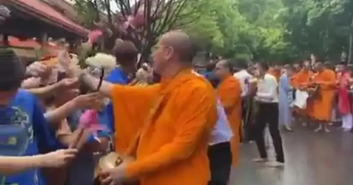 "cúng Dường Như Ở Chùa Ba Vàng Là Không Phù Hợp" | Báo Dân Trí