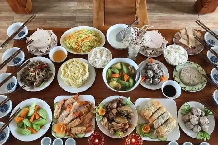 Chuyên Gia Chỉ Cách Cúng Gia Tiên Ngày Tết Gia Đạo An Vui - Báo Tri ...