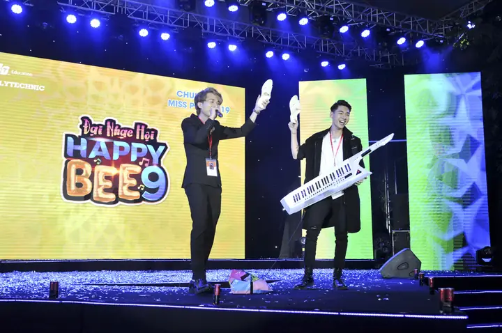 Jack & K-icm Xỏ Dép Tổ Ong, Cùng Bích Phương 'bỏ Bùa' Fpt ...