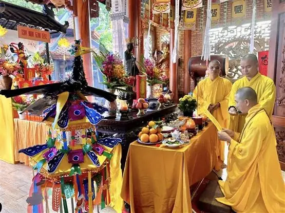 Khai Kinh Cúng Ngọ: Ý Nghĩa, Nghi Lễ Và Những Điều Cần Biết