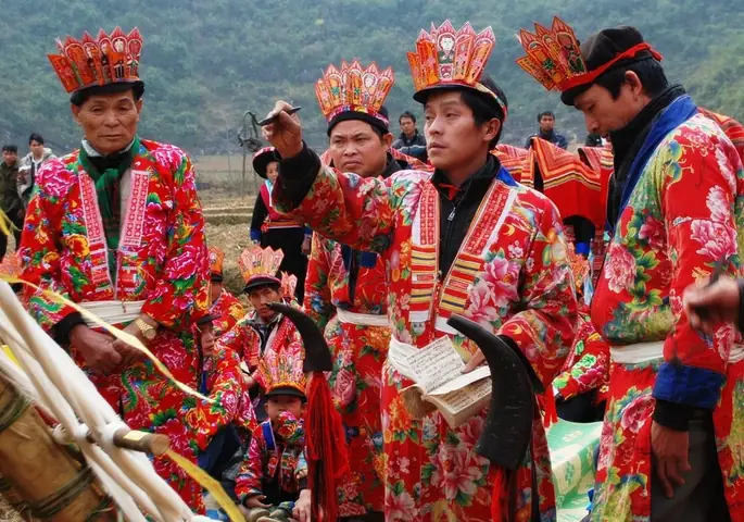 Vì Sao Khi Làm Lễ Cấp Sắc, Thầy Cúng Người Dao Mặc Quần Áo Phụ Nữ ...