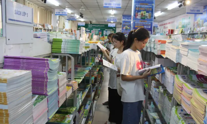 Cung Ứng Đầy Đủ Sách Giáo Khoa Cho Năm Học Mới - Báo Hưng Yên ...
