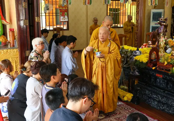 Tp.hcm: Lễ Quy Y Tam Bảo Ngày Rằm Tháng Giêng Tại Chùa Minh ...