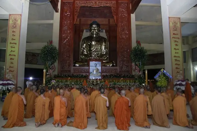 Kinh Cúng Cửu Huyền: Cẩm Nang Nghi Lễ Báo Hiếu Cho Tiên Tổ