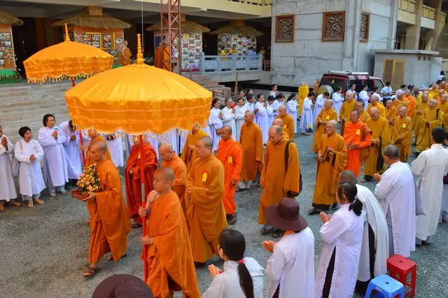 Kinh Cúng Cửu Huyền: Cẩm Nang Nghi Lễ Báo Hiếu Cho Tiên Tổ