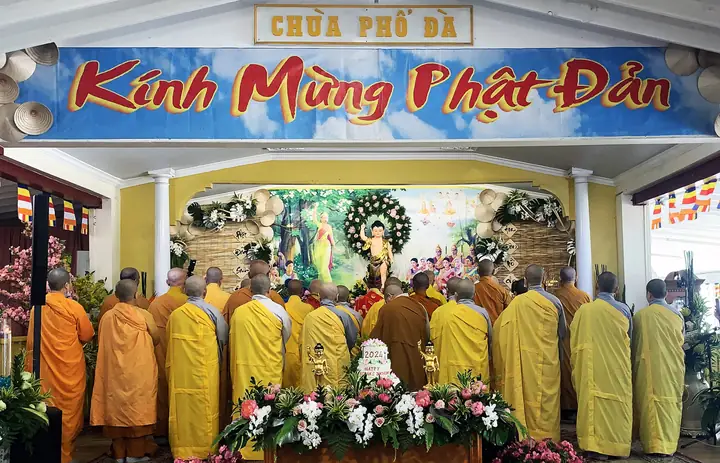 Chùa Phổ Đà Kính Mừng Đức Phật Đản Sanh