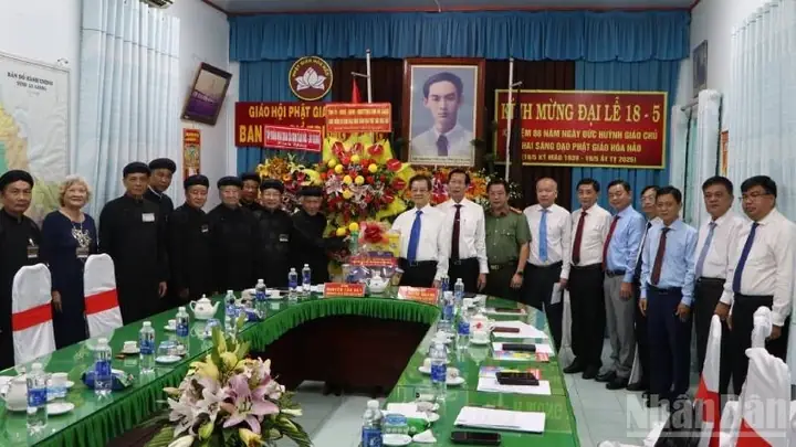 Phật Giáo Hòa Hảo Góp Trên 290 Tỷ Đồng Hoạt Động Từ Thiện | Báo ...