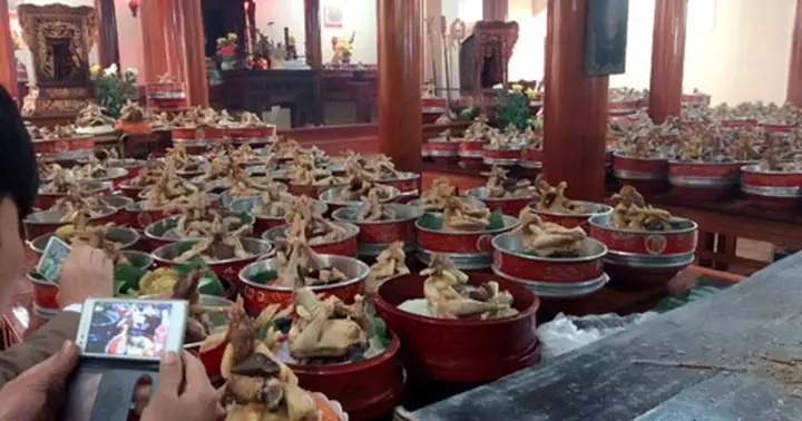 Choáng Với Lễ Cúng Rằm Tháng Giêng Cả Trăm Mâm Xôi Gà Ở Nghệ An