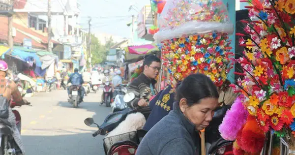 Độc Đáo Ngôi Làng 300 Năm Làm Hoa Giấy Ở Huế