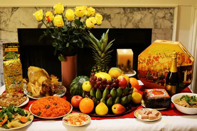 Năm Đinh Dậu Có Được Cúng Gà Hay Thịt Gà Làm Cỗ Cúng Ngày Tết Không?