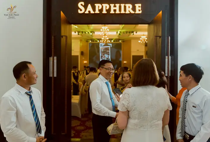 Hôn Lễ Tiết Kiệm Ấm Cúng Với Hình Thức Tiệc Báo Hỷ 10 Bàn