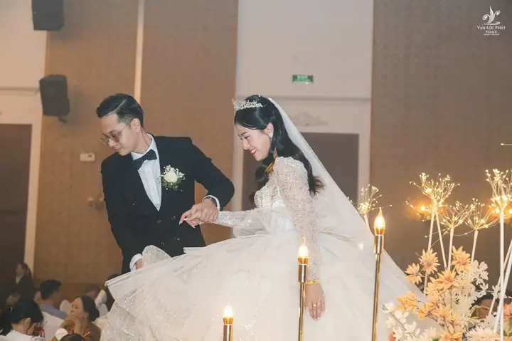 Hôn Lễ Tiết Kiệm Ấm Cúng Với Hình Thức Tiệc Báo Hỷ 10 Bàn