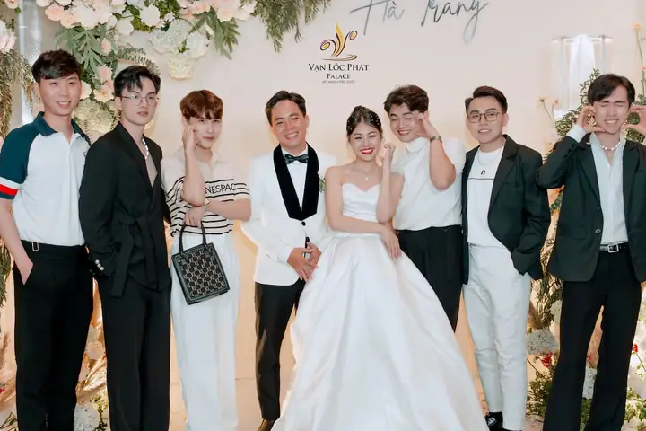 Hôn Lễ Tiết Kiệm Ấm Cúng Với Hình Thức Tiệc Báo Hỷ 10 Bàn