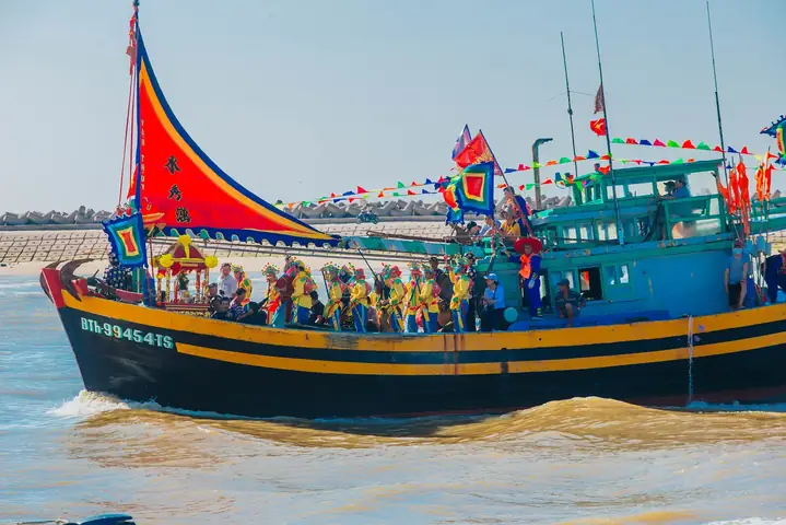 Rước Lễ Nghinh Ông, Ngẫm Về Đặc Sắc Tín Ngưỡng Thờ Cá Voi Miền ...