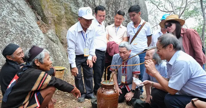 Lễ Cầu Mưa Của Yang Pơtao Apui Dưới Chân Núi Thần Chư Tao ...