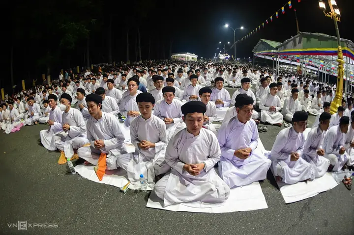 30.000 Người Dự Lễ Cúng Tiểu Đàn Của Đạo Cao Đài