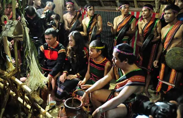 Lễ Đặt Tên Con Của Ngườiêđê