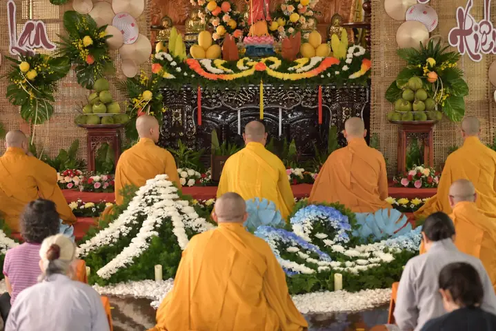 Lễ Cúng Dường Dâng Y