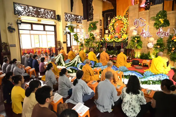 Lễ Cúng Dường Dâng Y