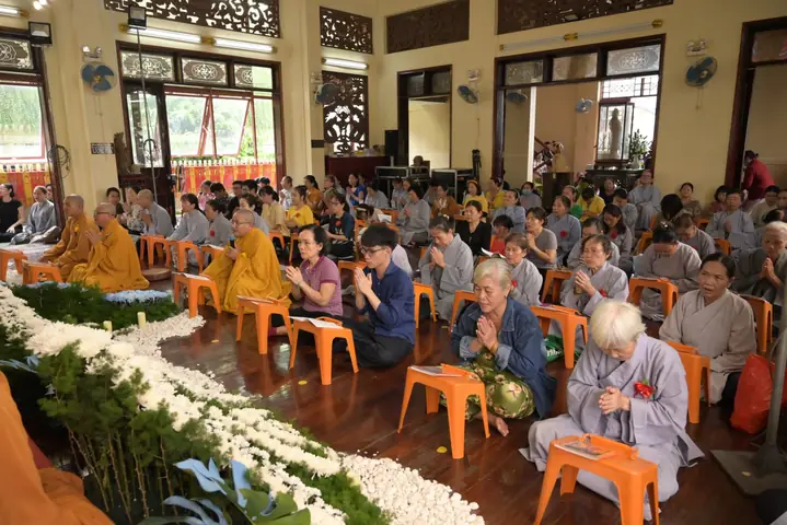 Lễ Cúng Dường Dâng Y