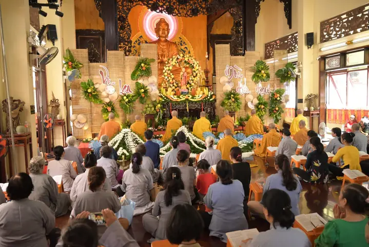 Lễ Cúng Dường Dâng Y