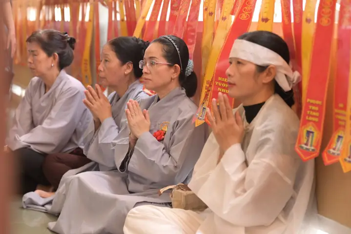 Lễ Cúng Dường Dâng Y