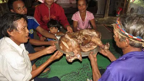 Phong Tục Cúng Hồn Người Sống Nơi Núi Đá Trường Sơn