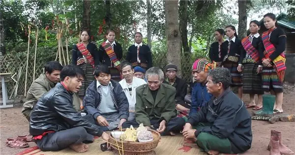 Tục Thờ “linh Hồn Người Sống” Của Người Vân Kiều | Dân Tộc Và Phát ...