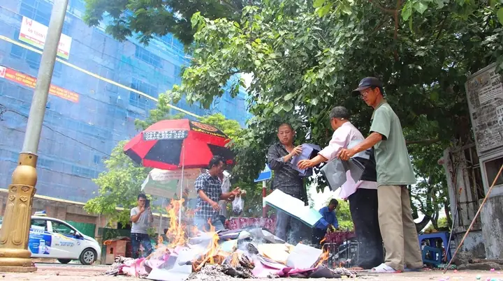 Dân Huế Làm Lễ Cúng Tưởng Nhớ Ngày 'thất Thủ Kinh Đô' - Báo ...