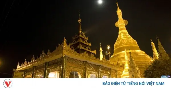 Đêm Rằm Ở Chùa Vàng Shwedagon, Ngôi Chùa Cổ Được Dát 80 Tấn ...