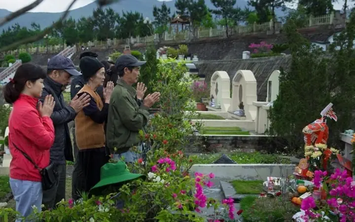 Cẩm Nang Toàn Tập Về Lễ Cúng Tạ Mộ: Ý Nghĩa, Nghi Thức Chuẩn Xác Và Bài Văn Khấn