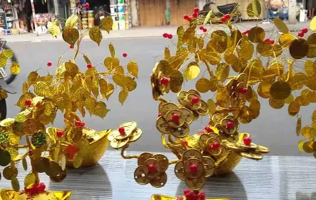 Không Đặt Lên Ban Thờ "cành Vàng Lá Ngọc"