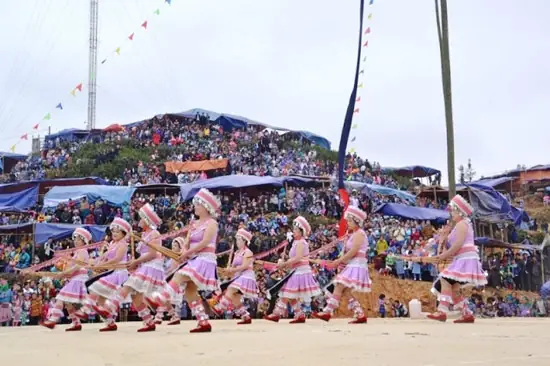 Đầu Xuân, Người Mông Mở Hội Gầu Tào