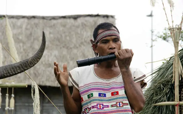 Già Làng – Chủ Lễ Thổi Tù, Báo Cáo Yang, Thần Linh Và Thông Báo Với Buôn Làng Gần Xa Về Việc Tổ Chức Lễ Hội. (ảnh: Internet)