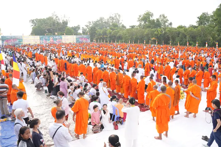 Cần Thơ: Đại Lễ Đặt Bát Hội Cúng Dường 3000 Chư Tăng Tại Học Viện ...