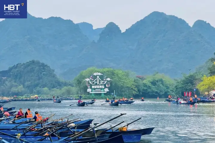 Lễ Hội Chùa Hương Thờ Cúng Ai? Ý Nghĩa Và Các Nghi Thức Bạn Cần Biết