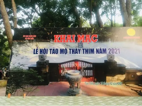 Cẩm Nang Lễ Vật Cúng Dinh Thầy Thím: Bài Cúng, Lễ Phẩm Và Những Điều Cần Biết