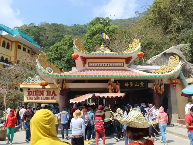 Cẩm Nang Chuẩn Bị Lễ Vật Cúng Núi Bà Đen Đầy Đủ Ý Nghĩa Và Đúng Tâm Linh