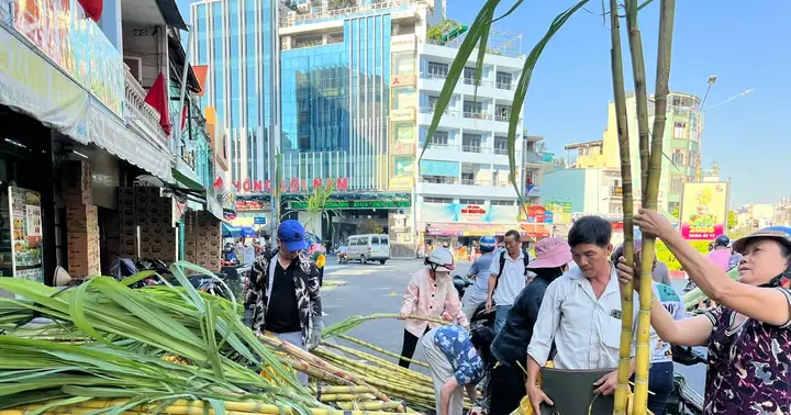 Chợ 'lễ Vật Linh Thiêng' Vía Trời Họp Mỗi Năm 1 Lần Ở Tphcm | Báo ...