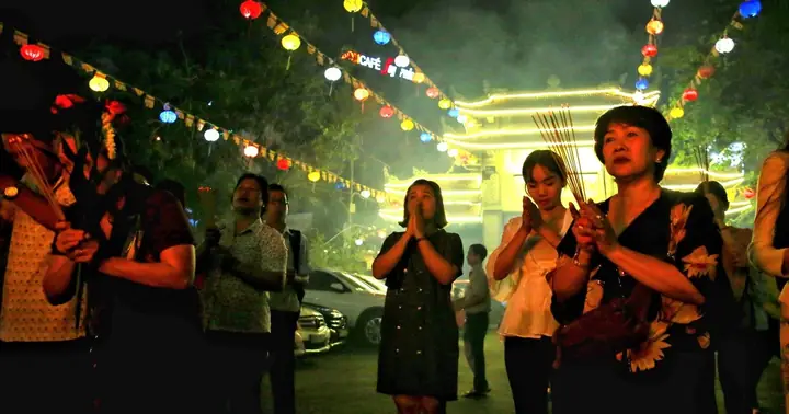 [ảnh] Người Sài Gòn Dâng Sớ Cầu An Tại Chùa Vĩnh Nghiêm Rằm ...