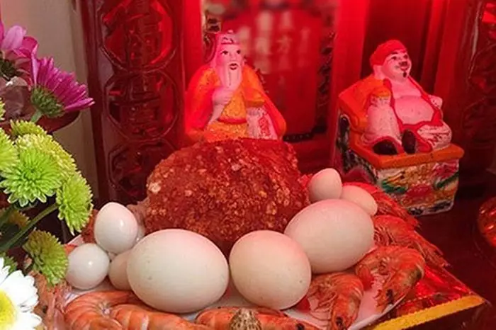 Thần Tài Là Ai? Nguồn Gốc Và Ý Nghĩa Của Tục Thờ Thần Tài - Báo Tri ...