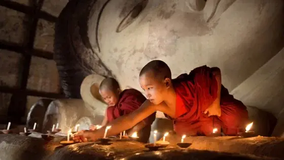 Công Đức Thắp Đèn Cúng Phật