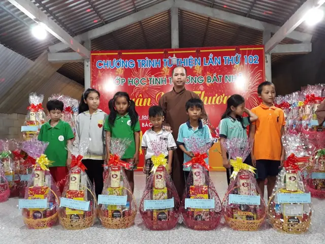 Long An: Tết Ấm Áp Với Lớp Học Tình Thương Bát Nhã - Phật Sự Online
