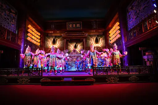 Lantern Dance' - Luc Cung Hoa Dang - Tran Tuan Viet — Google Arts ...