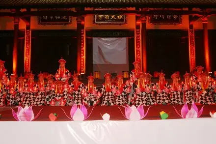 Festival Huế 2010: Đặc Sắc Điệu Múa Lục Cúng Hoa Đăng | Giác Ngộ ...