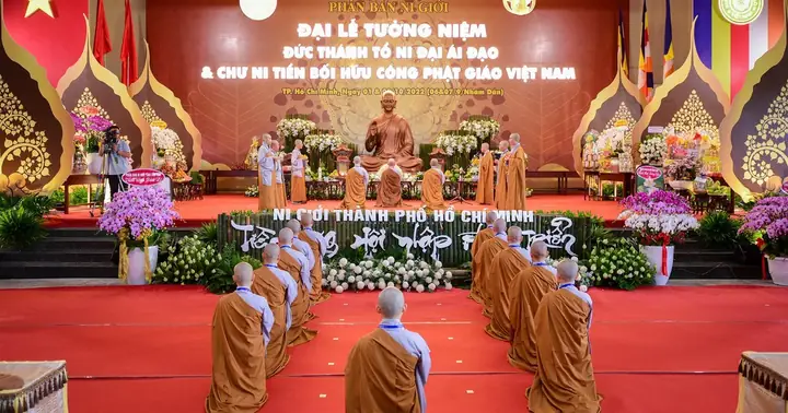 [ảnh] Dâng Lục Phẩm Cúng Dường Đức Thánh Tổ Và Chư Ni Tiền Bối ...