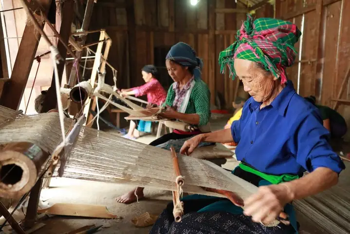 Lùng Tám Quản Bạ Hà Giang Và Nghề Dệt Lanh Truyền Thống Của ...