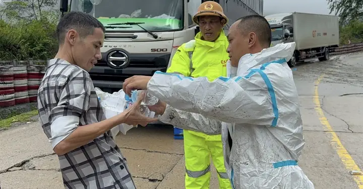 Ngày Mắc Kẹt Giữa Cung Đèo Sạt Lở Qua Lời Kể Của Tài Xế