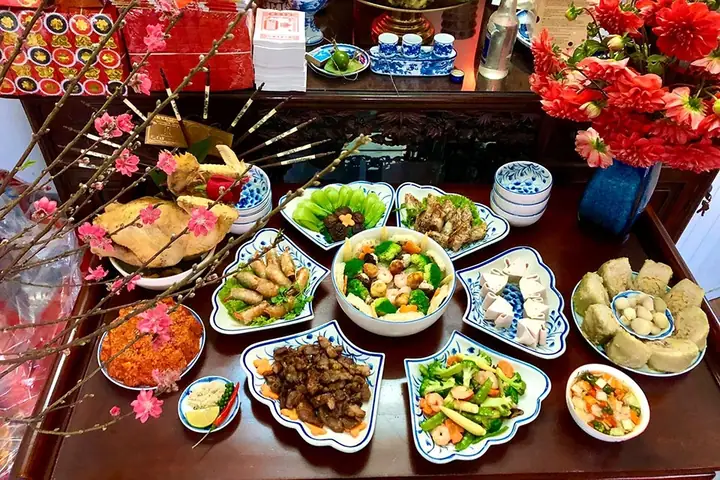 Mâm Cỗ Cúng Tổ Tiên: Nguồn Gốc, Ý Nghĩa Và Các Món Ăn Truyền Thống Cần Có