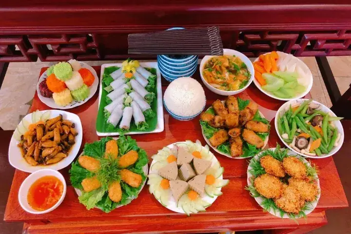 Mâm Cơm Chay Cúng Rằm: Cẩm Nang 10 Món Ngon Và Hướng Dẫn Chi Tiết